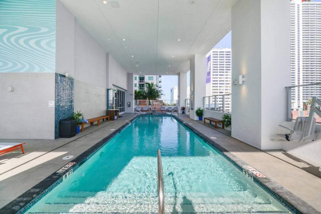Wonderful Studio Apartment With Great Views And Pool Miami Luaran gambar