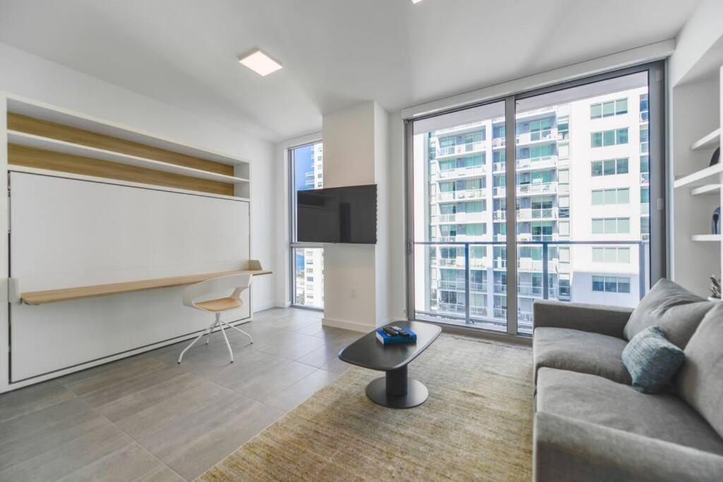 Wonderful Studio Apartment With Great Views And Pool Miami Luaran gambar