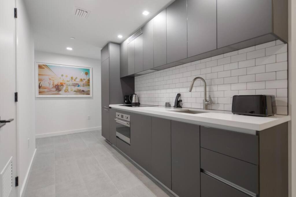 Wonderful Studio Apartment With Great Views And Pool Miami Luaran gambar
