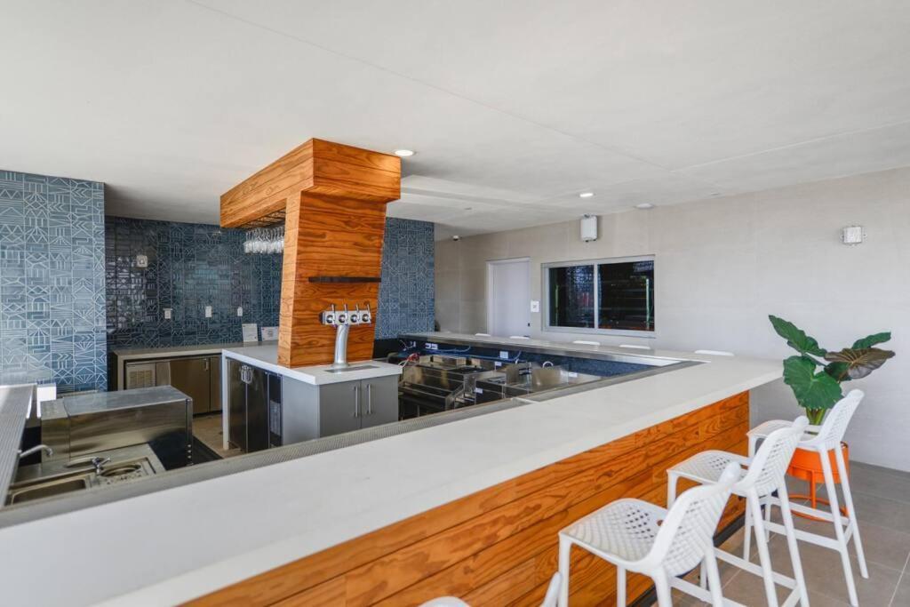 Wonderful Studio Apartment With Great Views And Pool Miami Luaran gambar